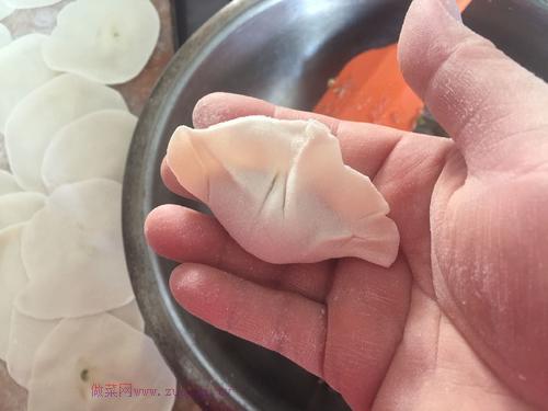 豬肉蒜苗餃子的做法