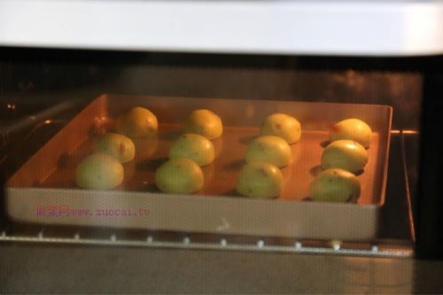 抹茶蔓越莓麻薯面包的做法