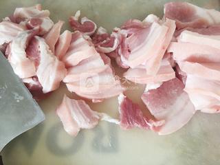 貼秋膘的快手肉菜——香煎五花肉的做法步驟:2