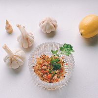 就給我吃蒜蓉加粉絲？我壓一份扇貝！賭你會(huì)喜歡｜蒜蓉粉絲蒸扇貝的做法圖解3