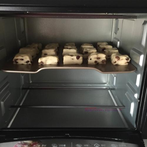 蜜紅豆淡奶面包塊的做法