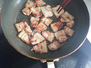 貼秋膘的快手肉菜——香煎五花肉的做法步驟:5