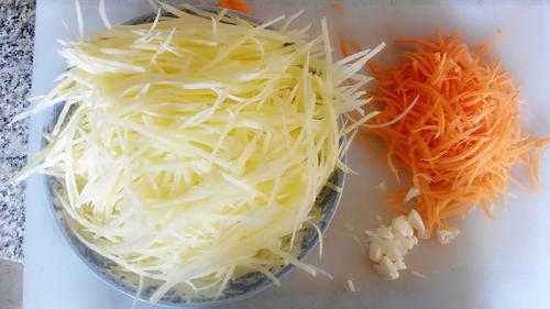 胡蘿卜土豆絲的做法