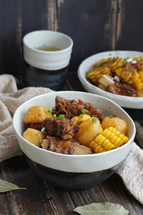 玉米土豆燜排骨