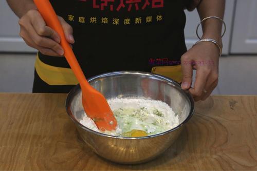 抹茶蔓越莓麻薯面包的做法