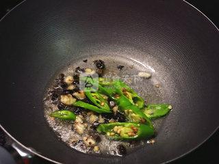豉椒農(nóng)家菜的做法步驟：2
