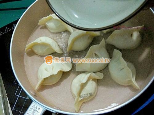 抱蛋煎餃的做法