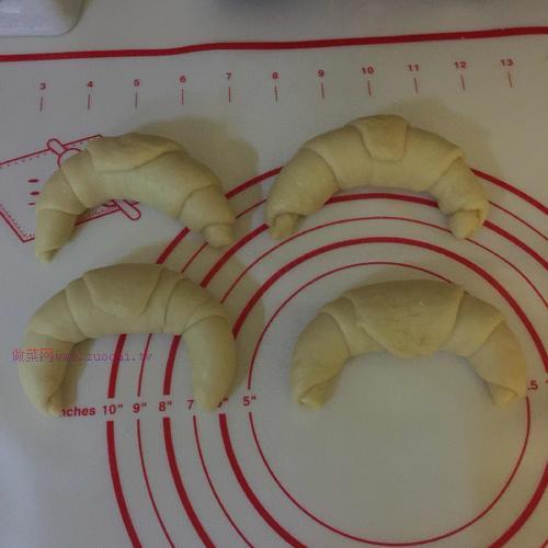 月牙面包（超級松軟拉絲）的做法