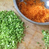 胡蘿卜青菜雞蛋餅的做法圖解2