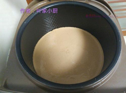 電飯煲版可可戚風(fēng)蛋糕的做法