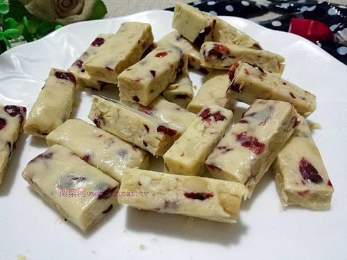 蔓越莓牛軋?zhí)牵o需冷藏）的做法