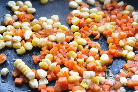 芝士菠蘿焗飯的做法步驟3