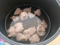 清湯羊肉燉黃蘿卜的做法步驟2