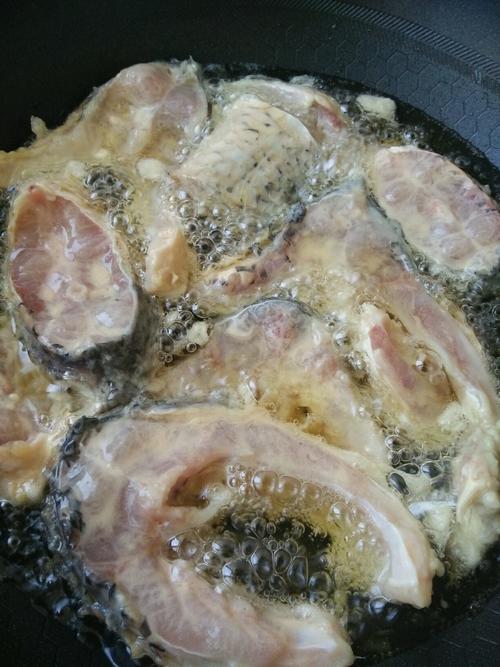 糖醋鯉魚段的做法