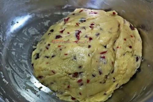 來(lái)一口糯香的蔓越莓牛角包香到整個(gè)人都融化了的做法