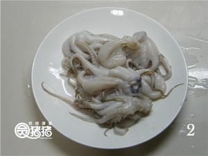 八爪魚(yú)爆蘑菇的做法步驟2