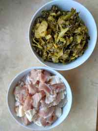 咸菜煲豬肉的做法步驟1