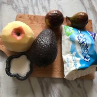 牛油果蘋(píng)果奶昔的做法步驟1