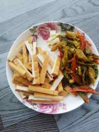 酸辣熏干的做法步驟2