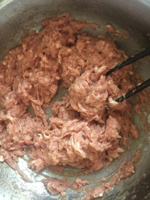 豬肉蒜苗餃子的做法