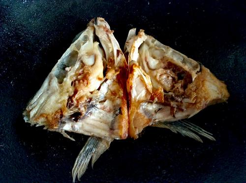 干鍋魚頭的做法