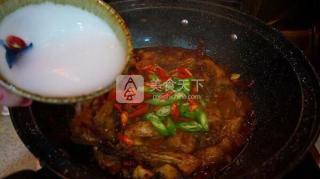 啤酒燜魚，好吃的讓你意想不到。的做法步驟：6