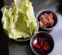 魚(yú)香白菜卷的做法步驟1