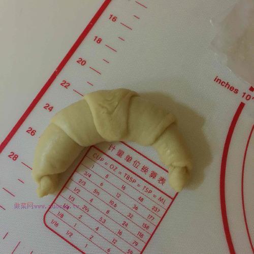 月牙面包（超級松軟拉絲）的做法