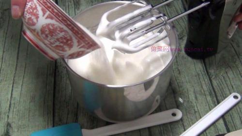 巧克力戚風(fēng)蛋糕8寸的做法