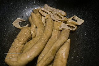 夏日蜂蜜糟鹵浸三寶 － 鴨舌、翅尖、豬腸的做法步驟：3