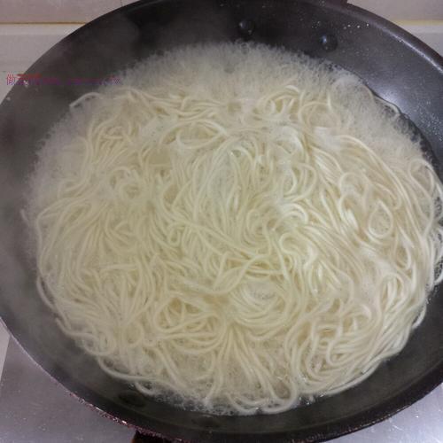 青菜肉絲炒面的做法