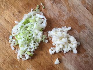 洋芋炒腌菜的做法步驟：3