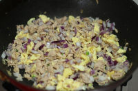 金槍魚(yú)營(yíng)養(yǎng)炒飯的做法步驟6