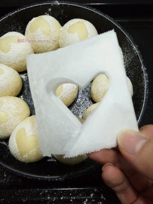 一次發(fā)酵的中種愛心小餐包的做法