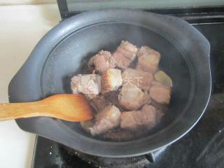 玉米燒排骨的做法步驟：3