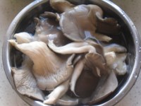 炸蘑菇的做法步驟1