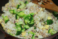 金槍魚(yú)營(yíng)養(yǎng)炒飯的做法步驟9