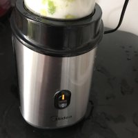 牛油果蘋(píng)果奶昔的做法步驟5