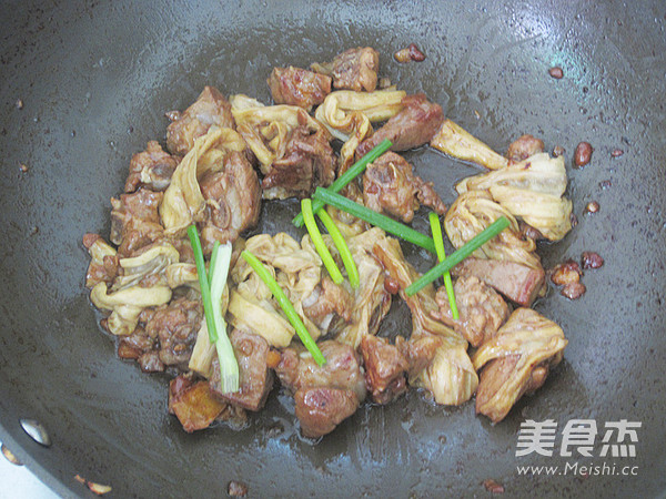 腐竹燜排骨的做法