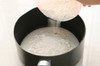 雙色燙面戚風(fēng)蛋糕的做法步驟5