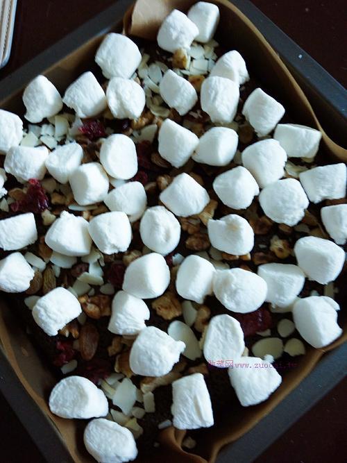 棉花糖布朗尼堅(jiān)果蛋糕的做法