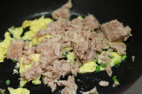 金槍魚(yú)營(yíng)養(yǎng)炒飯的做法步驟5