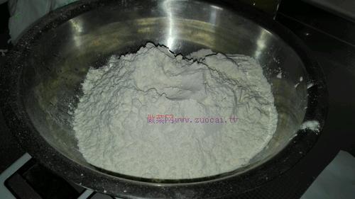 韭菜雞蛋餡餃子的做法