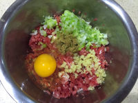 炸胡蘿卜豬肉丸的做法步驟4