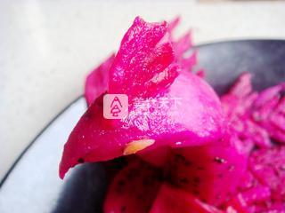 鳳凰呈祥【創(chuàng)意水果拼盤】的做法步驟：6