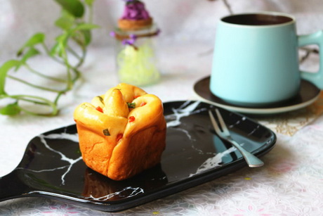 香腸玫瑰花沙拉面包的做法