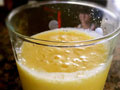 冰鎮(zhèn)鮮榨菠蘿汁的做法