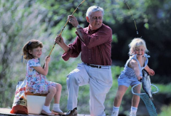 十月份釣鯉魚用什么飼料 十月份釣鯉魚的最佳時(shí)間段