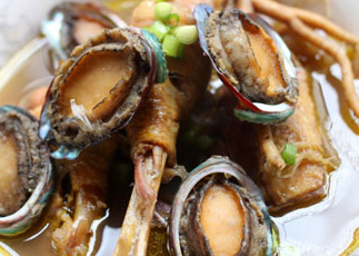 韓式初伏養(yǎng)生湯的做法 韓國(guó)人愛(ài)吃的鮑魚參雞湯