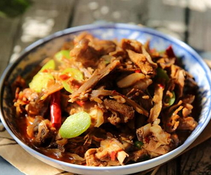 筍干燜鴨鎖骨的家常做法 有滋有味家常菜